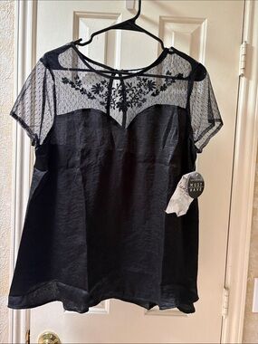 Almost Famous Black Sheer Lace Yoke Short Sleeve Top